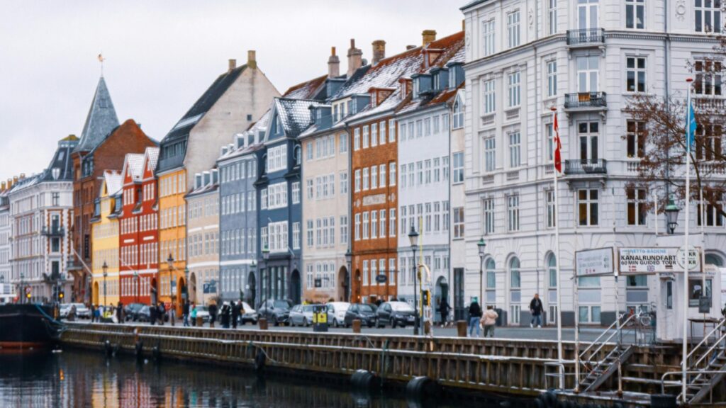 Hvordan WhatsApp influensere i Norway kan samarbeide med merker i Sweden