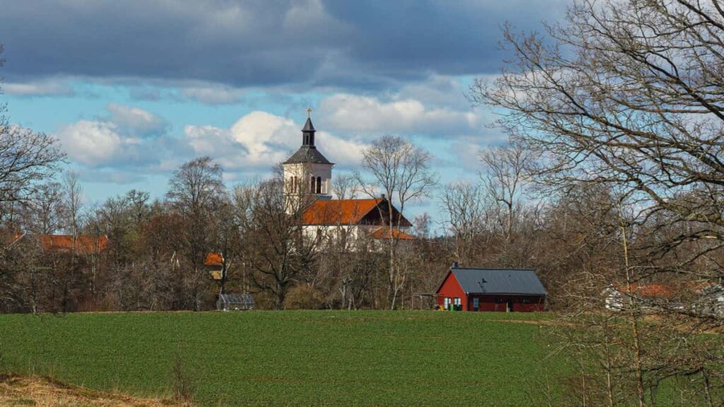 Praktisk guide for norske skapere som vil na saudiske merker pa Xiaohongshu, med taktikker, risiko og eksempler.