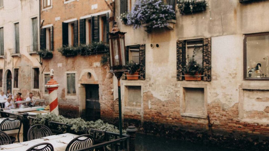 Praktisk guide for norske annonsrer som vil finne og samarbeide med slovenske Pinterestskapere om lokale byguider. Taktikk, verkty og risikoer per oktober 2025.