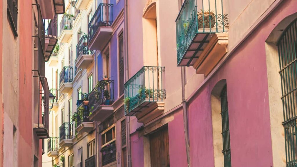 Praktisk guide for norske annonsrer: hvordan finne, kontakte og sende produktprver til Mojskapere i NordMakedonia, med lokale taktikker og juridiske tips.