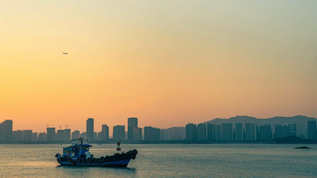 Praktisk guide for norske skapere som vil kontakte danske Etsy-merker og lage branded travel vlogs taktikk, pitch-eksempel, og rett fra scena.