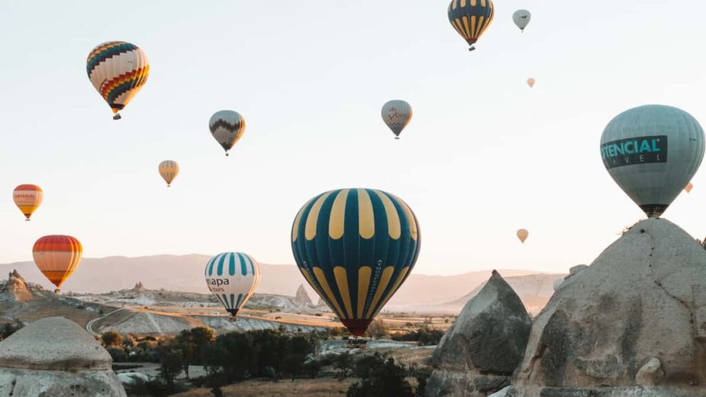 Praktisk guide for norske skapere: hvordan finne og aktivere bulgarske merker pa Pinterest med sponsede verkty, outreach-maler og data-drevne taktikker.