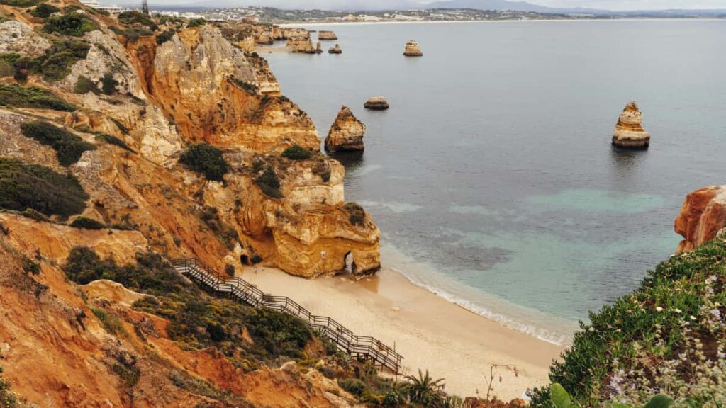 Praktisk guide for norske skapere som vil na Montenegro-merker via YouTube taktikk, lokal innsikt og konkrete trinn for a ke samarbeidssjanser.