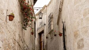 Praktisk guide for norske skapere som vil lande unboxing-samarbeid med sveitsiske merker pa Instagram taktikk, pitchmaler og lokale innsikter.